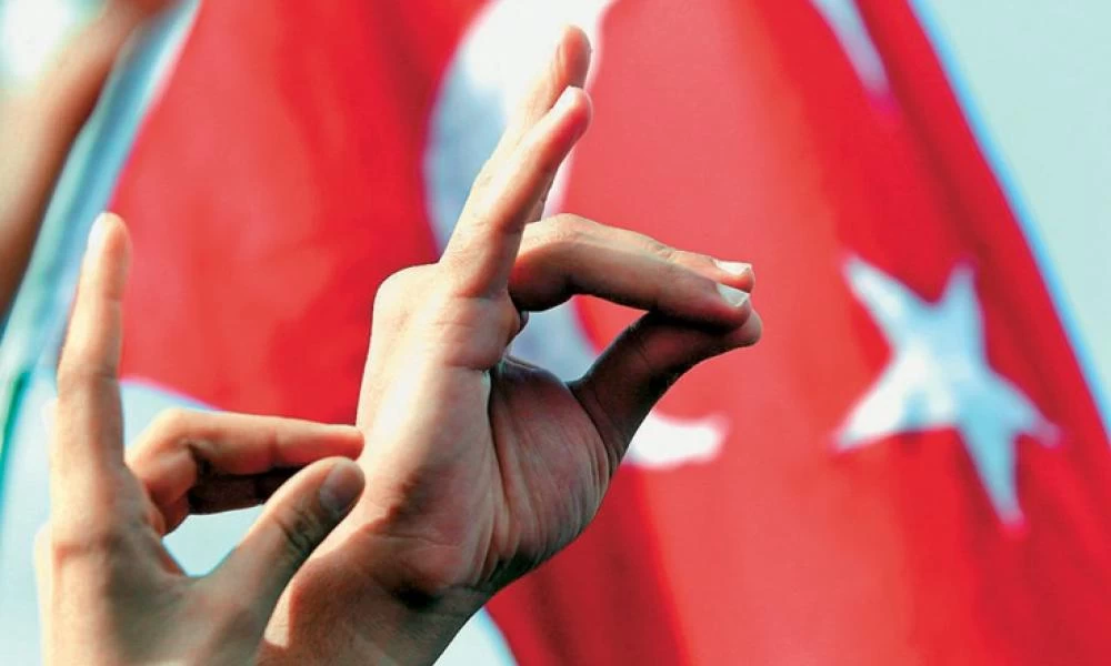 Τούρκοι Γκρίζοι Λύκοι τρομοκρατούν γαλλική πόλη - Ο Ερντογάν μεταφέρει την κρίση σε ευρωπαϊκό έδαφος